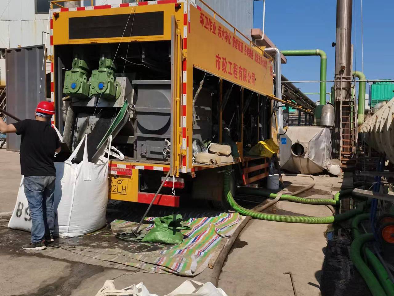 富蕴淤泥压干处理